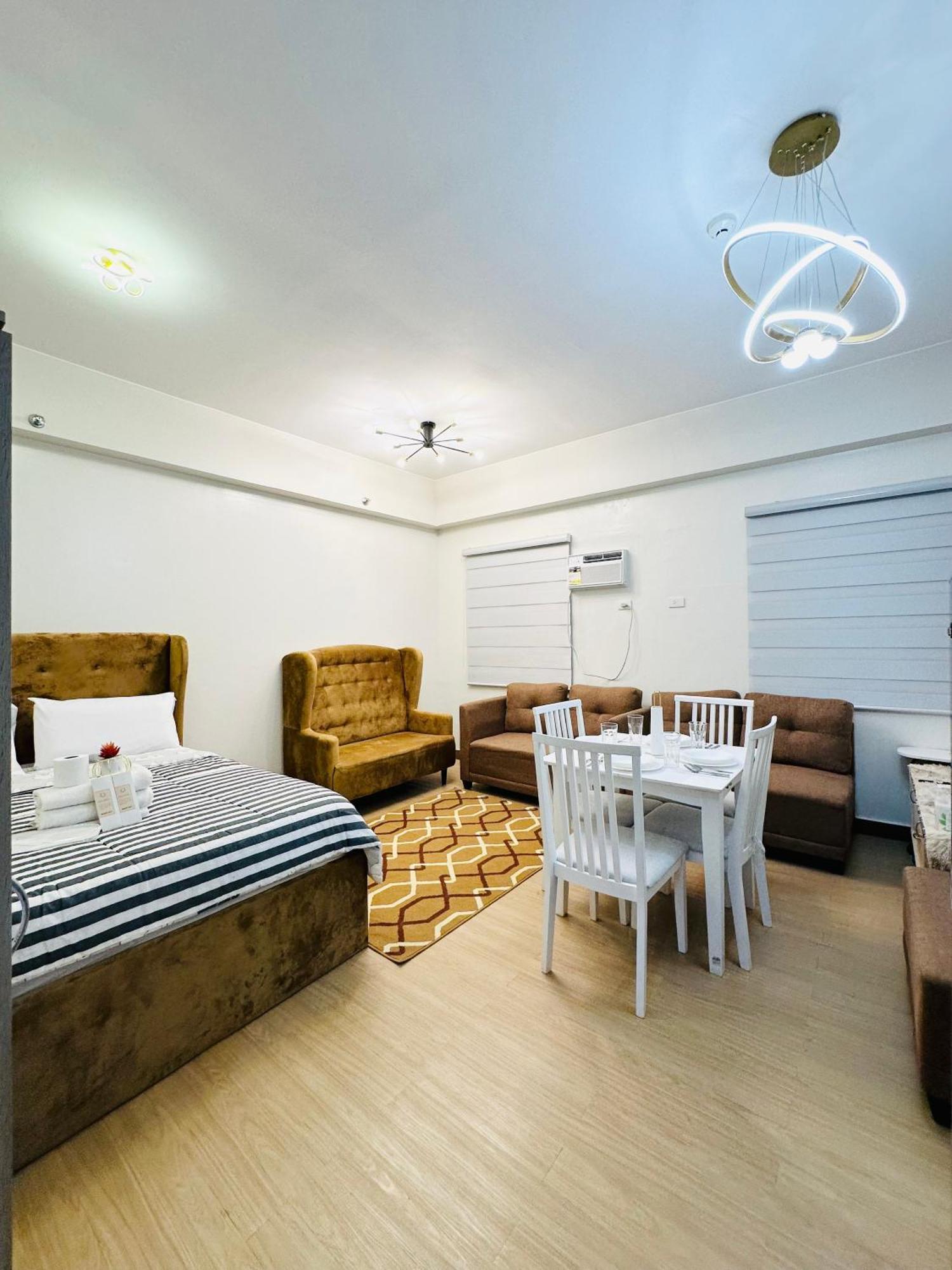 Starlight Suites Trece Martires Екстериор снимка