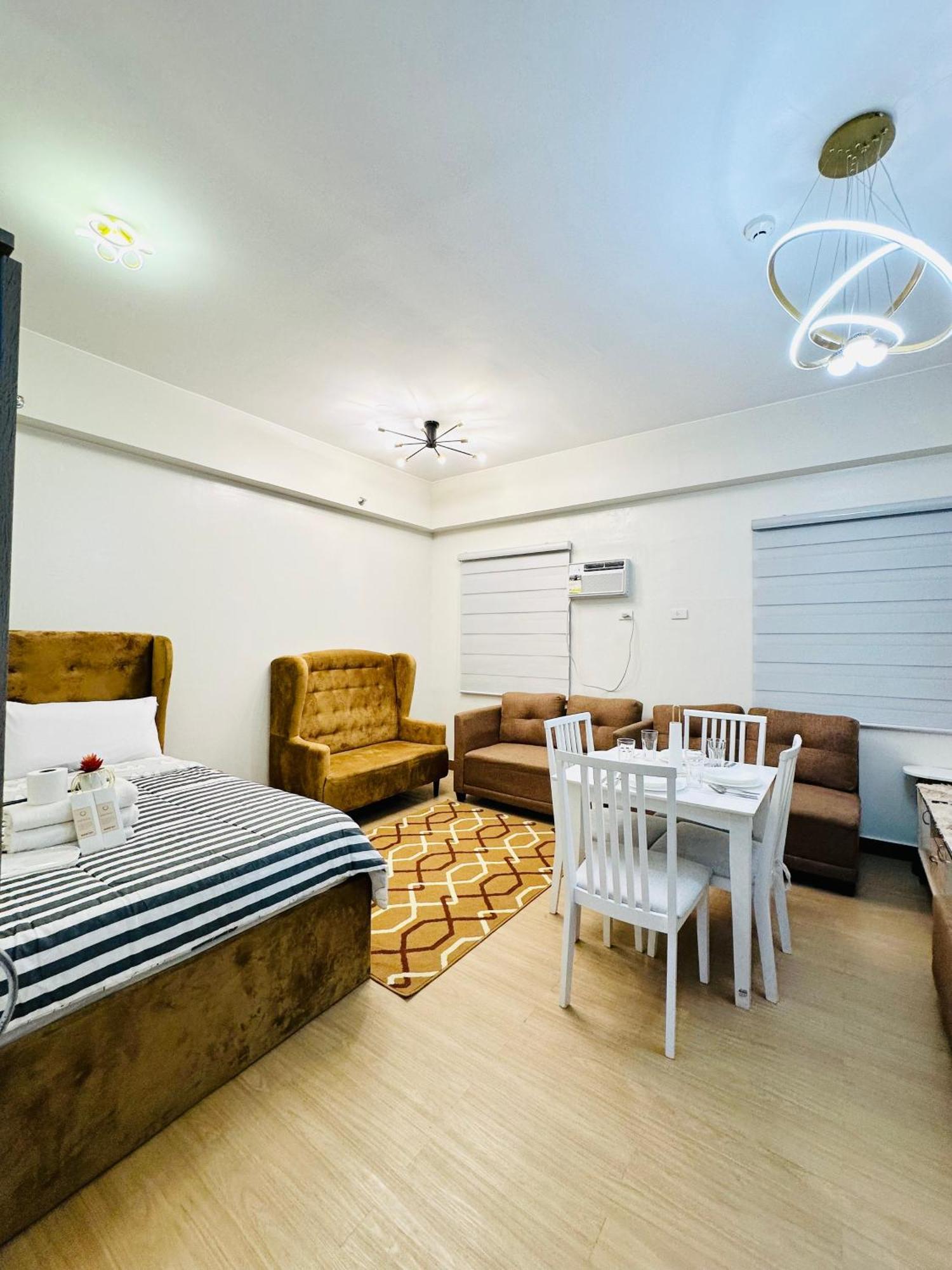 Starlight Suites Trece Martires Екстериор снимка