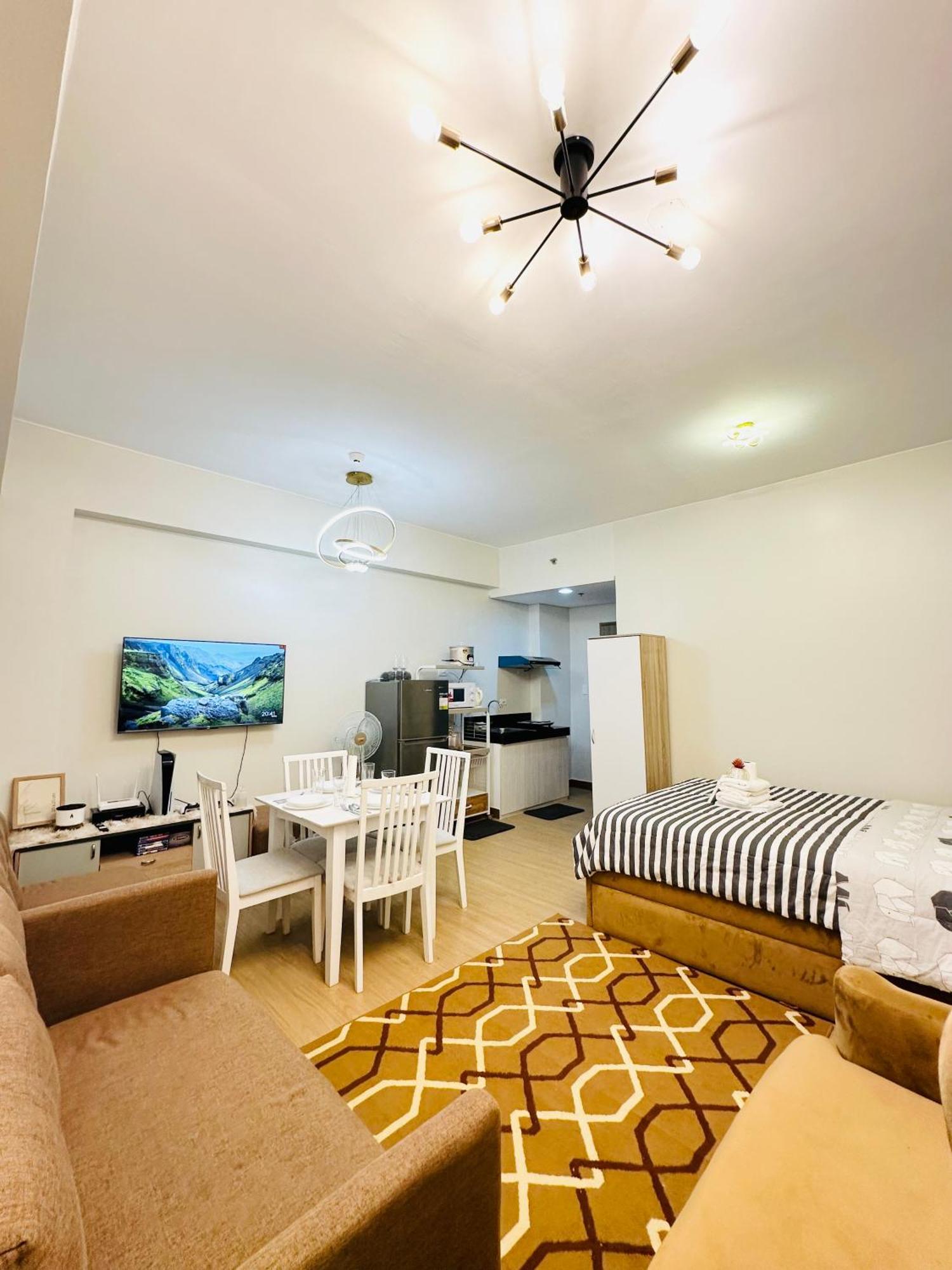 Starlight Suites Trece Martires Екстериор снимка